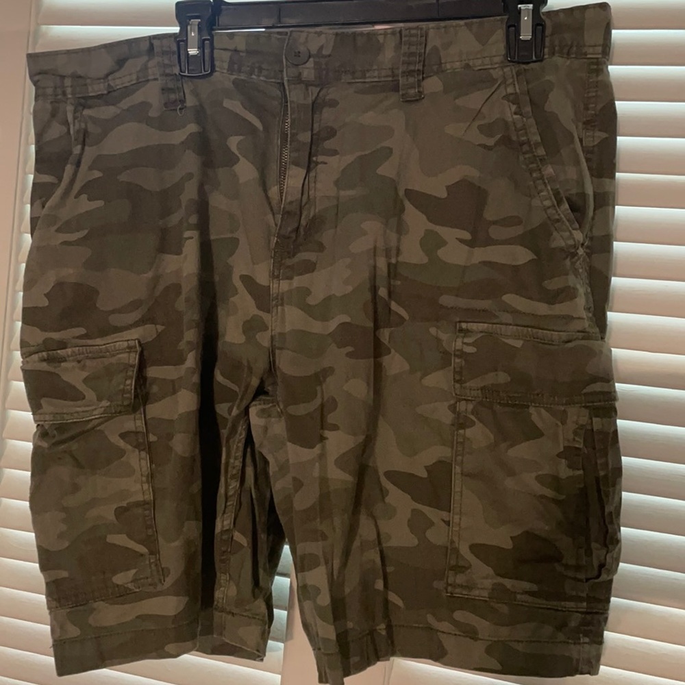 Men’s cargo shorts